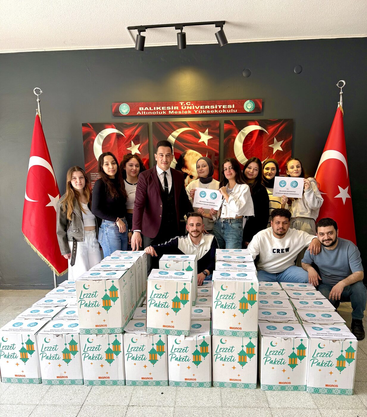 Altınoluk Meslek Yüksekokulu öğrencileri sosyal sorumluluk projesi kapsamında ihtiyaç sahibi