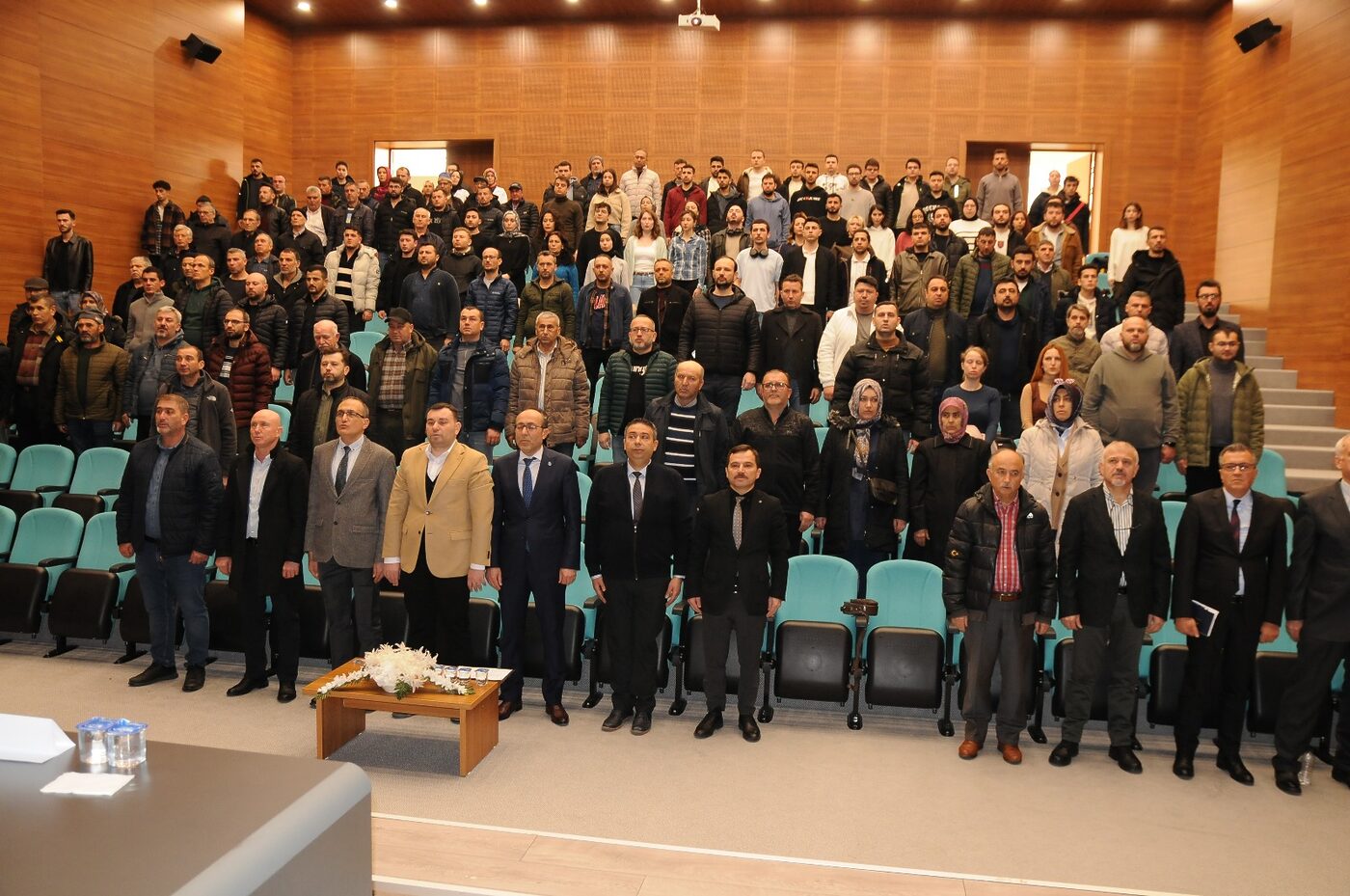 Balıkesir Üniversitesi'nde bölge hayvancılığına destek vermek amacıyla “Sağmal İneklerin Beslenmesi”