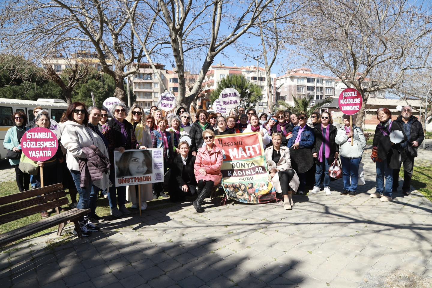 Burhaniye Belediyesi, Burhaniye Kent Konseyi, BAÇEM tarafından düzenlenen 8 Mart