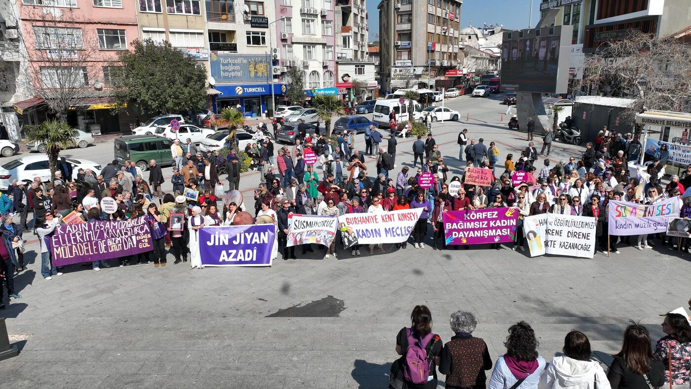 Burhaniye’de 8 Mart Dünya Emekçi Kadınlar Günü, çeşitli etkinliklerle kutlandı.
