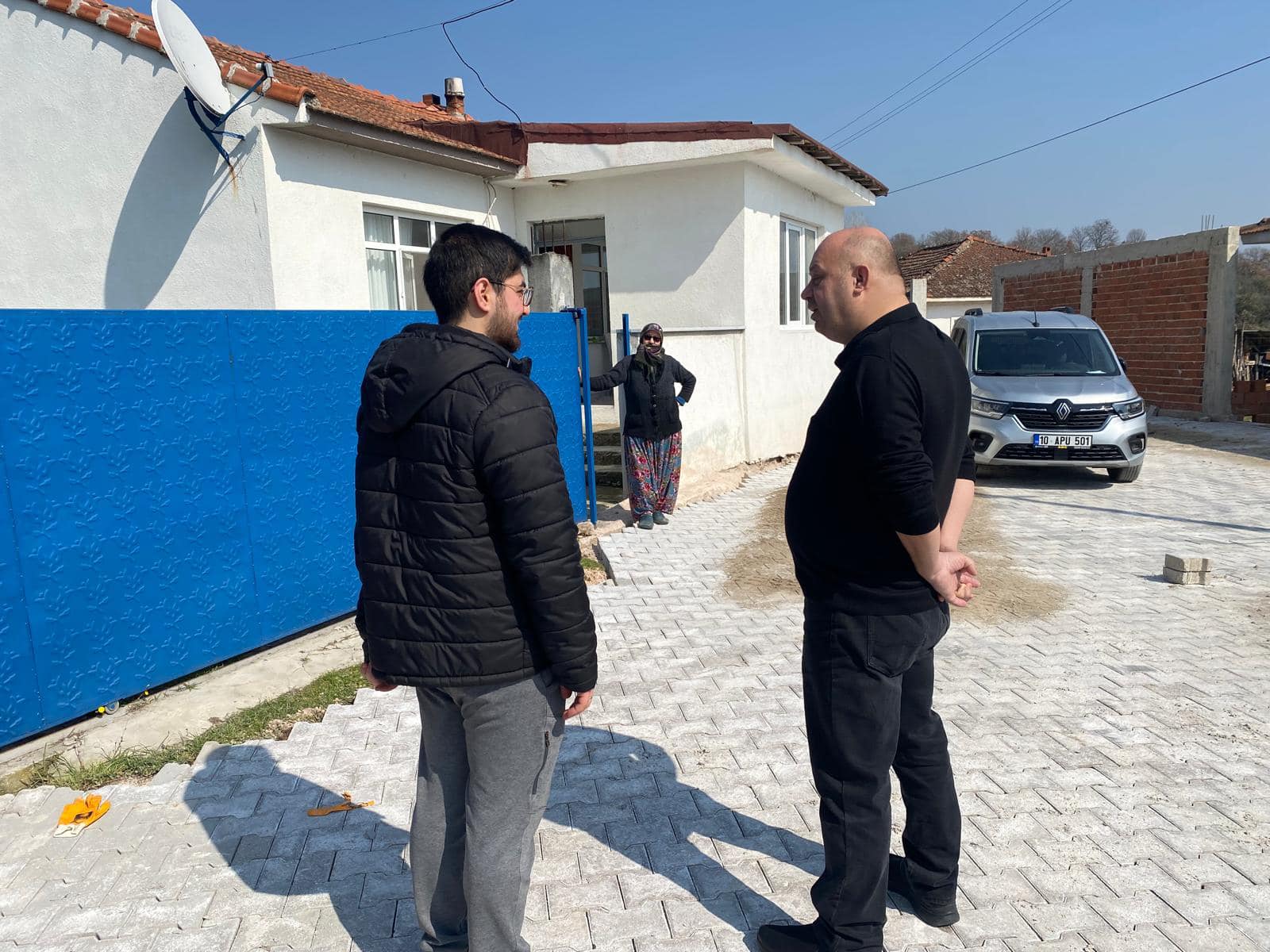 Gönen Belediye Başkanı İbrahim Palaz, kırsalda devam eden çalışmaları yerinde