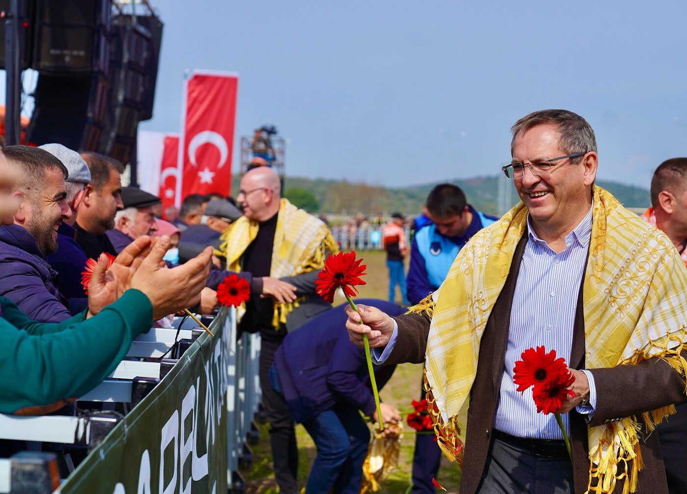 Ayvalık'ta Altınova Folklorik Deve Gösterisi, yoğun bir katılımla gerçekleştirildi.