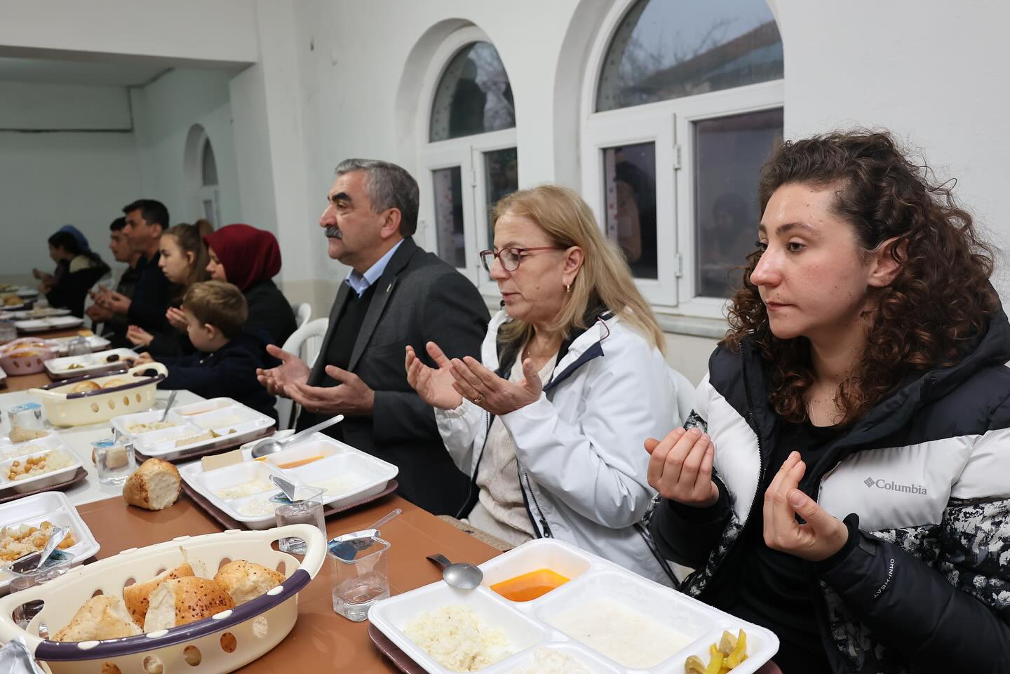 Balya Belediye Başkanı Orhan Gaga, Yaylacık Mahallesi'nde düzenlenen iftar yemeğine