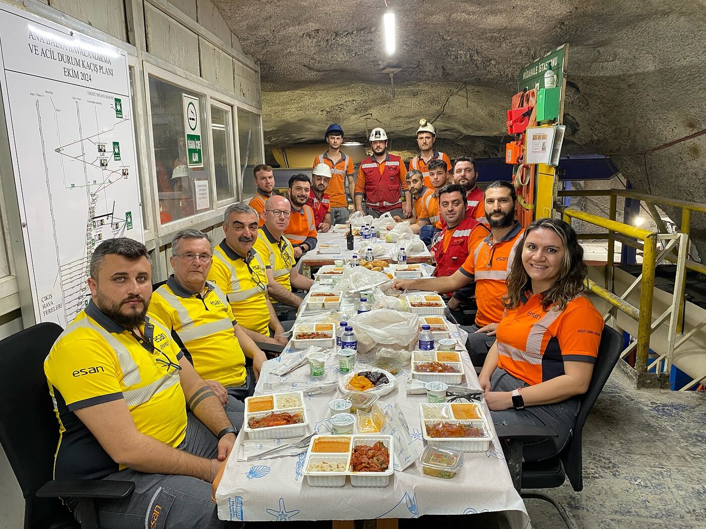 Balya Belediye Başkanı Orhan Gaga, dün iftarını yer altında çalışan