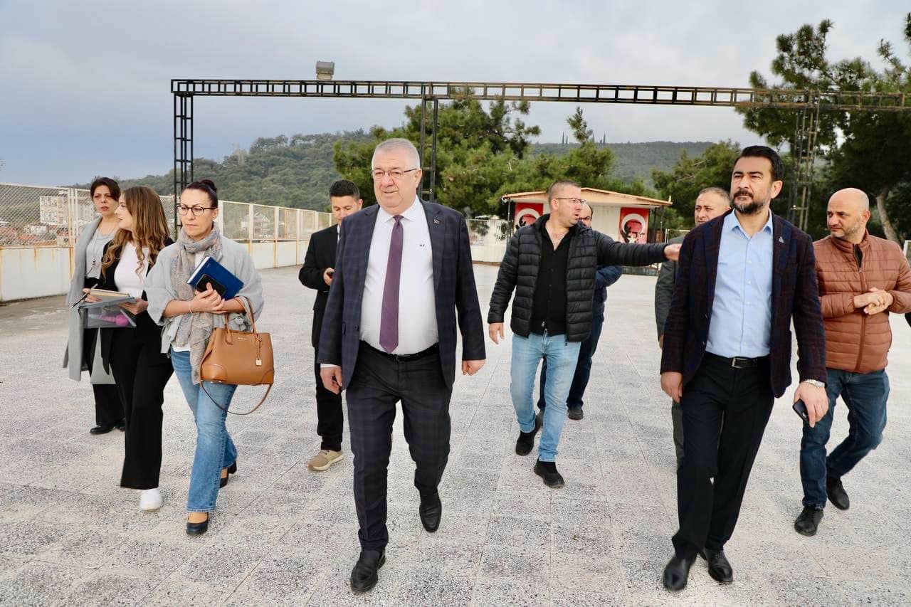 Edremit Belediye Başkanı Mehmet Ertaş, düğün salonunda incelemelerde bulundu.