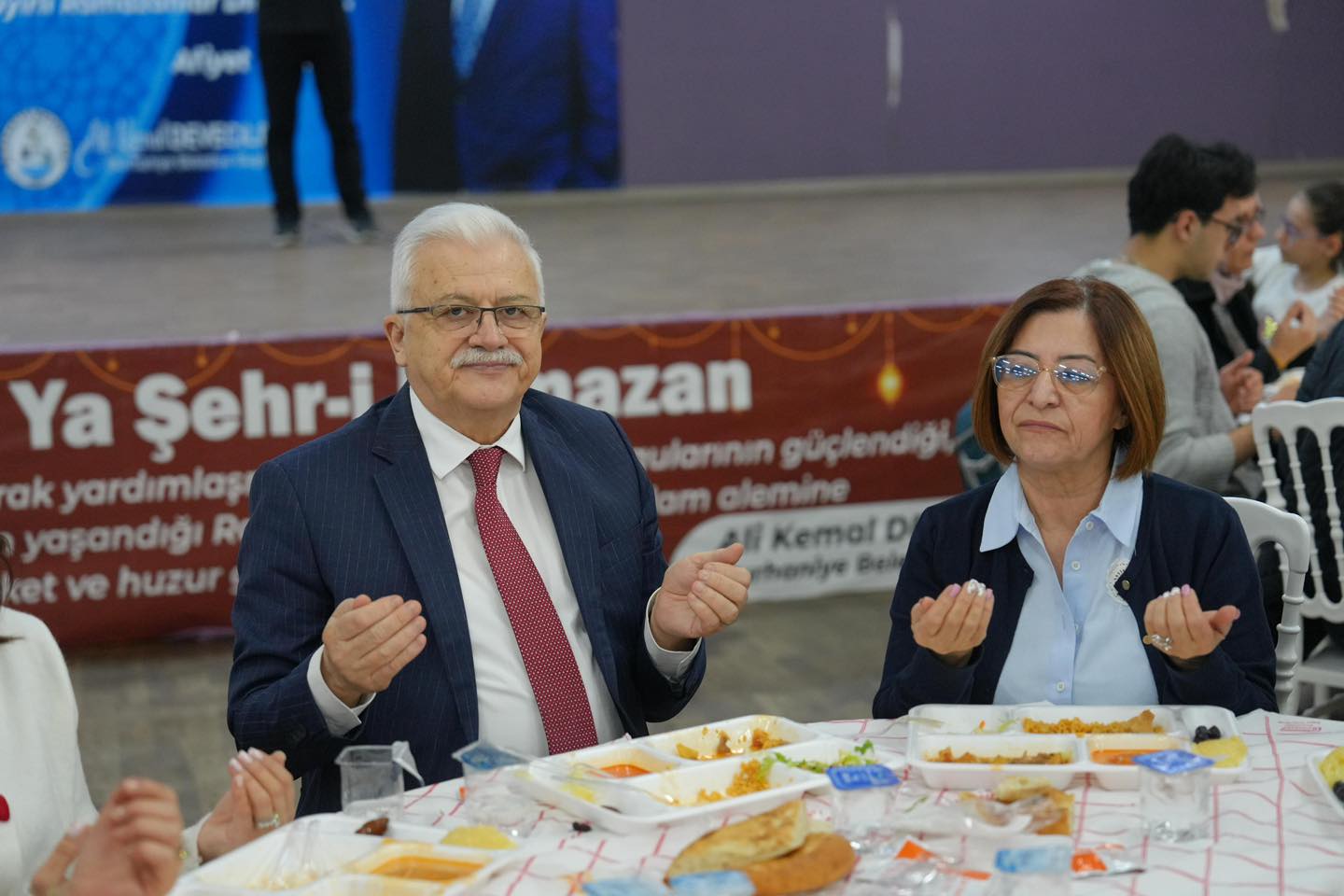 Burhaniye Belediye Başkanı Ali Kemal Deveciler, Ramazan'ın 13. gününde Ahmet
