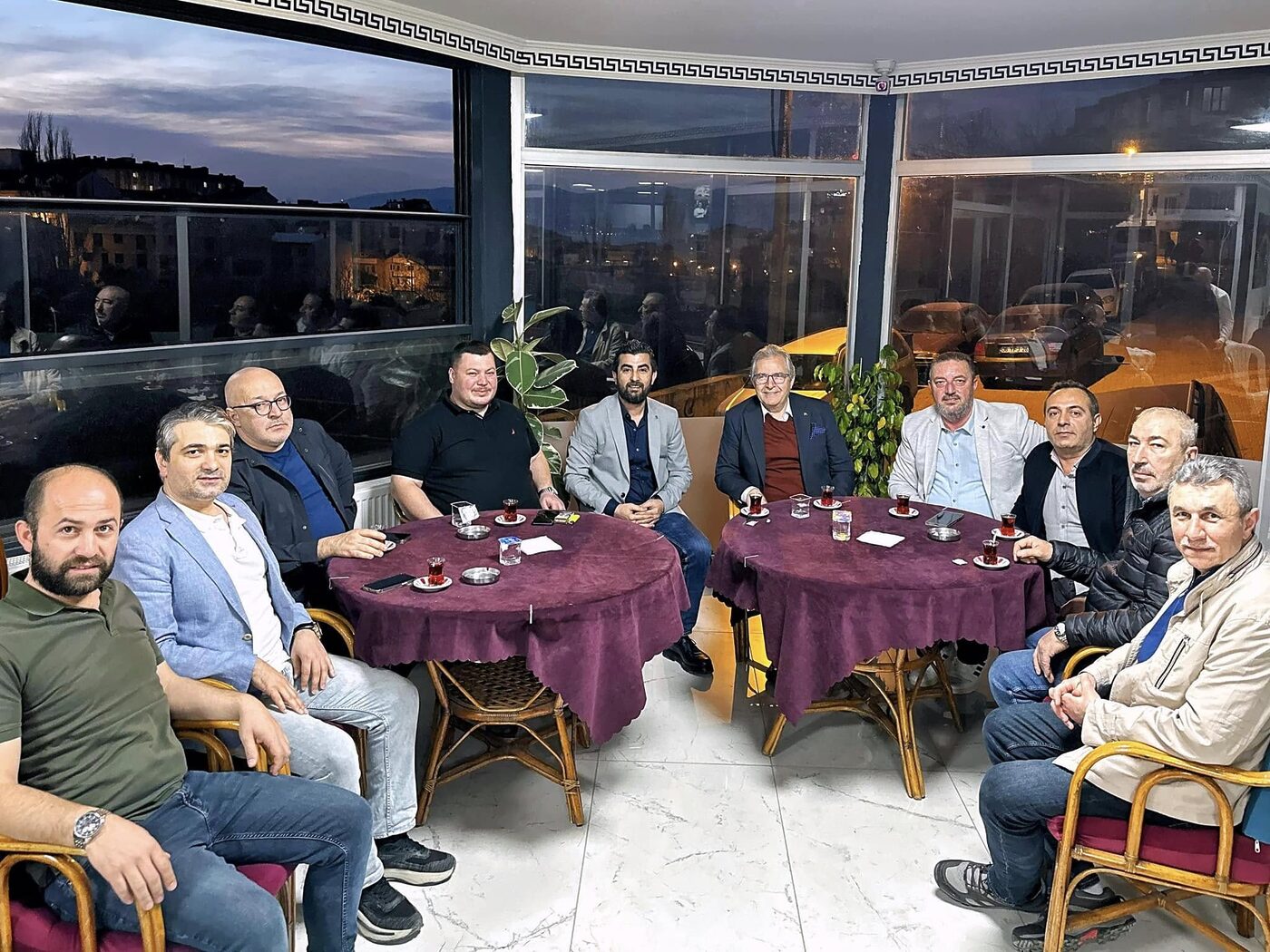 Bandırma Belediye Başkanı Dursun Mirza, Karadenizliler Derneği’nde düzenlenen iftar yemeğine