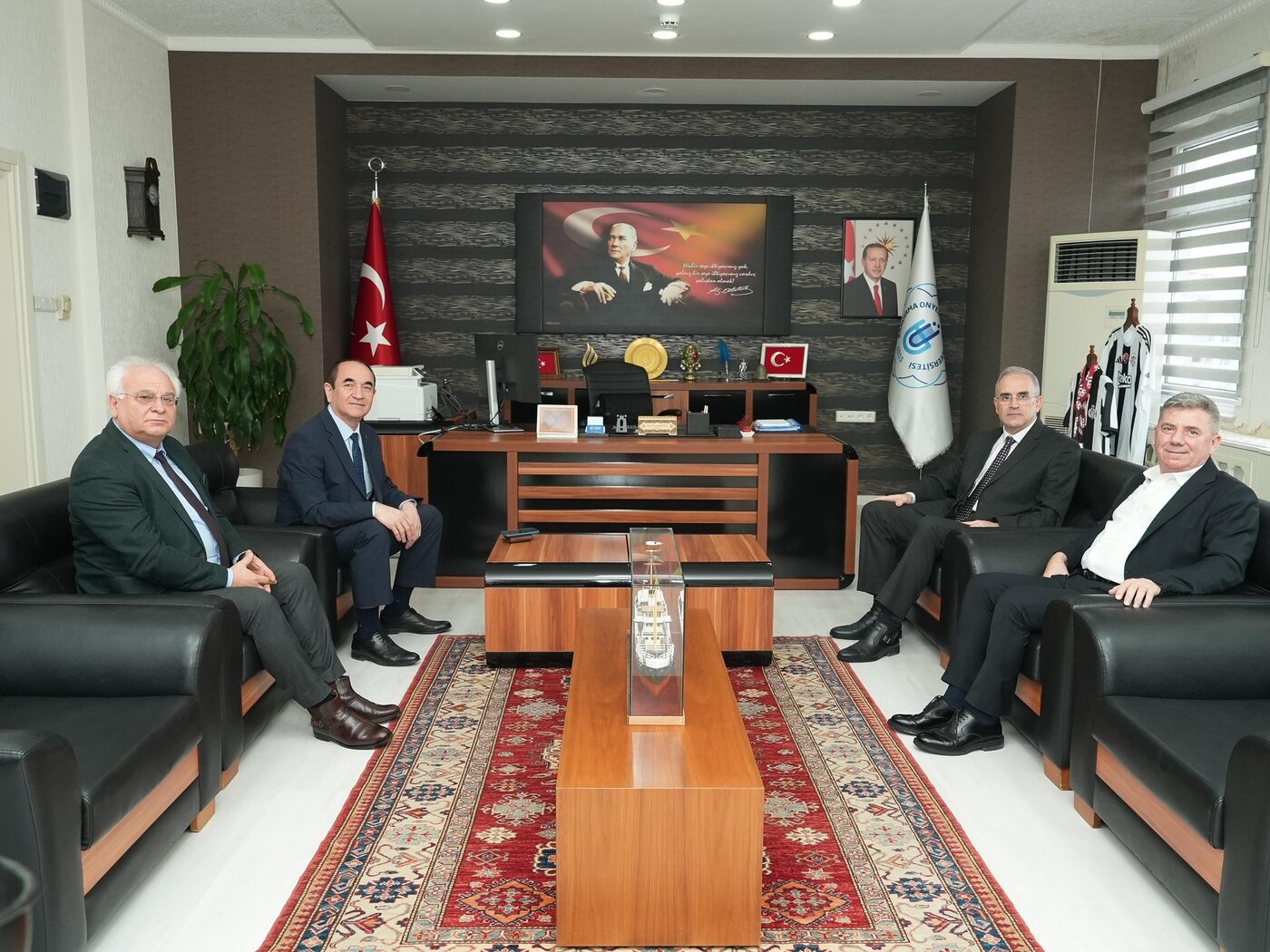 Gönen Kaymakamı Ahmet Altıntaş ve Gönen Ticaret Odası Başkanı İsmail
