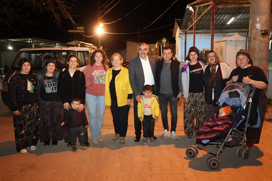 Balya Belediye Başkanı Orhan Gaga, Dereköy Mahallesi'nde düzenlenen iftara katıldı.