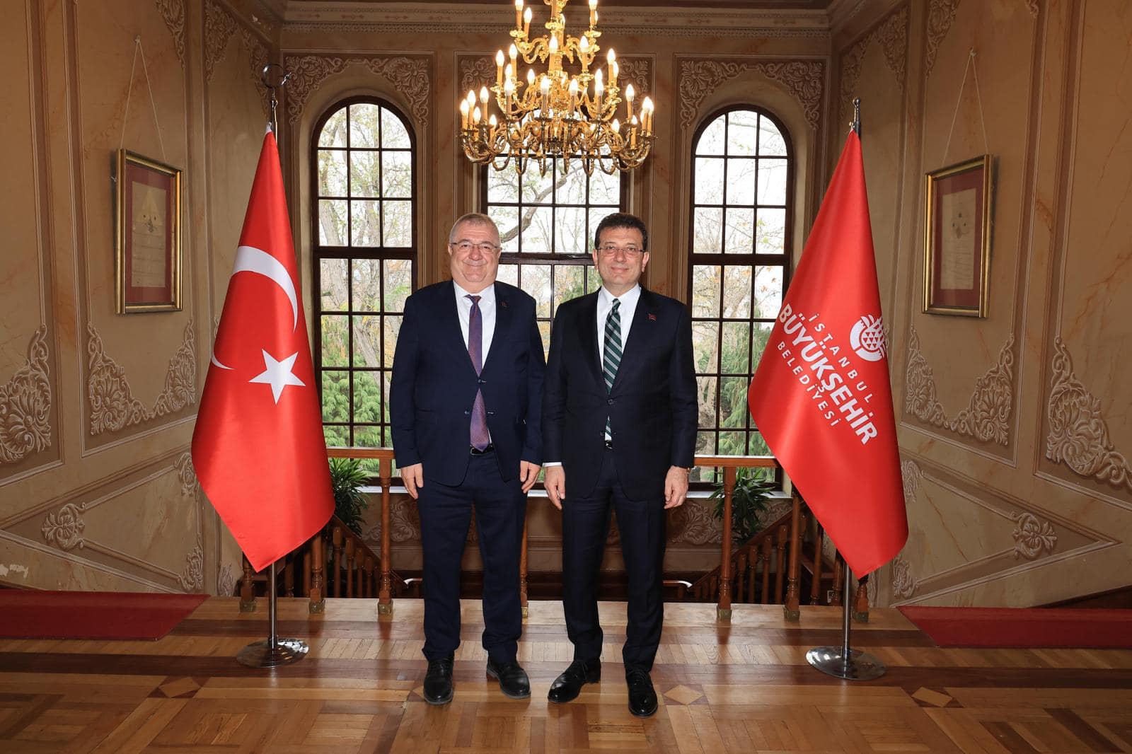 İMAMOĞLU İÇİN MESAJ PAYLAŞTI Edremit Belediye Başkanı Mehmet Ertaş, İstanbul Büyükşehir Belediye Başkanı Ekrem