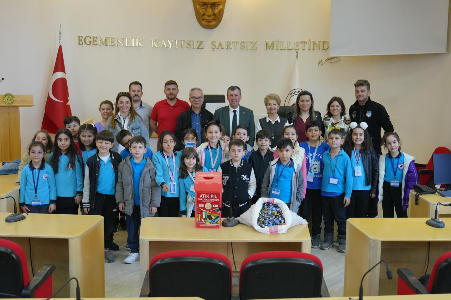 Burhaniye Mehmet Akif Ersoy İlkokulu 2/A sınıfı öğrencileri, çevreye duyarlı