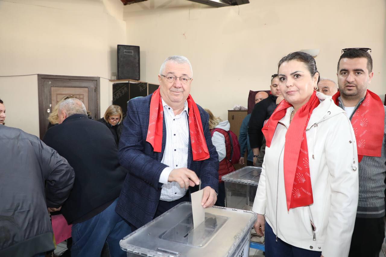 Edremit Belediye Başkanı Mehmet Ertaş, CHP'nin ön seçimi için oyunu