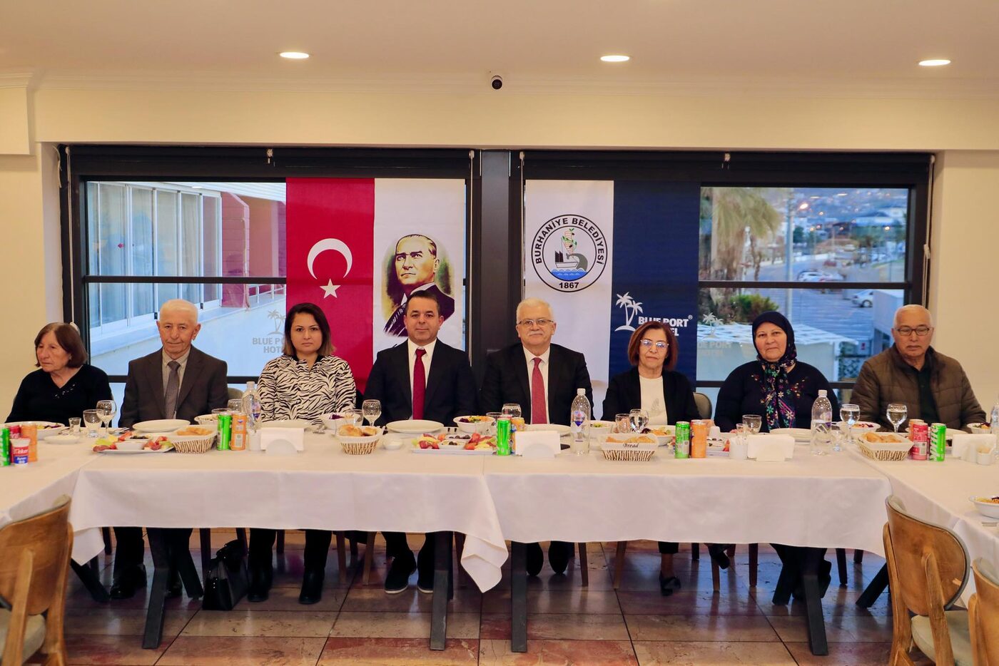 BAŞKAN DEVECİLER ŞEHİT AİLELERİ İLE IFTAR’DA BULUŞTU Ramazan Ayı'nın 20. günü ve Çanakkale Zaferi’nin 110. Yıl dönümünde