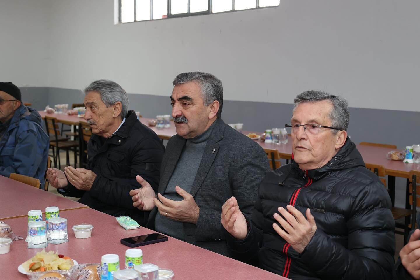 Balya Belediye Başkanı Orhan Gaga, ilçede düzenlenen iftar yemeğine katıldı.