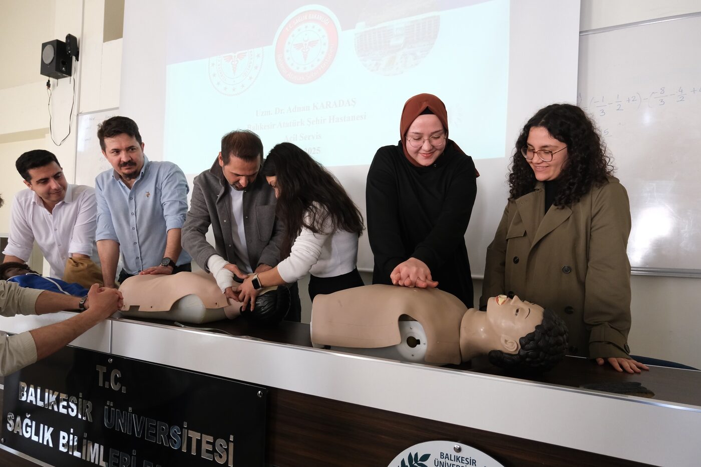 Balıkesir Üniversitesi (BAÜN) Sağlık Bilimleri Fakültesi Hemşirelik Bölümü öğrencileri, hayati