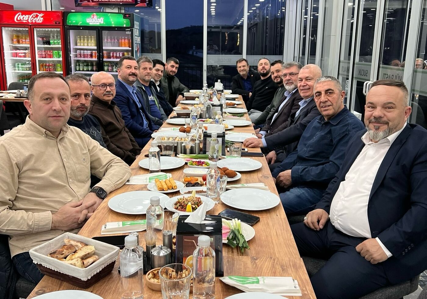 CANKUL İFTARA KATILDI Kepsut Belediye Başkanı İsmail Cankul, Cumhur İttifakı üyesi Edip Emiralp