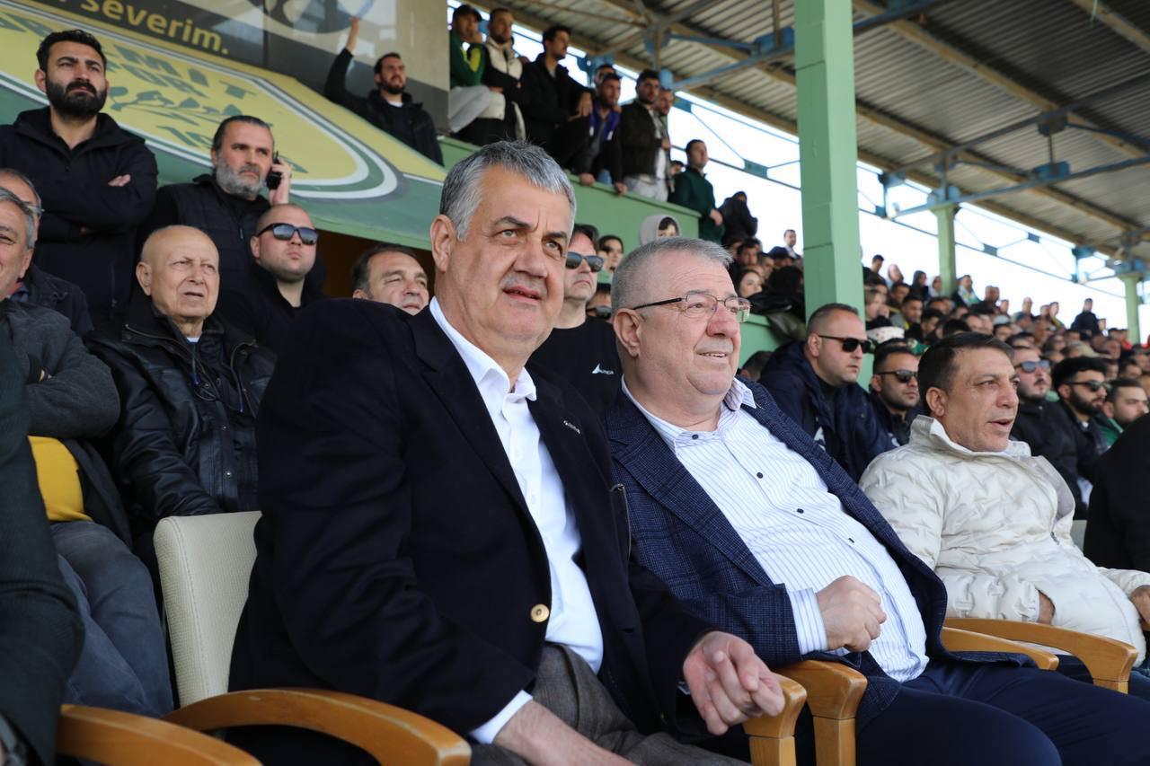 Edremit Belediye Başaknı Mehmet Ertaş, 1966 Edremitspor’un maçını tribünden takip