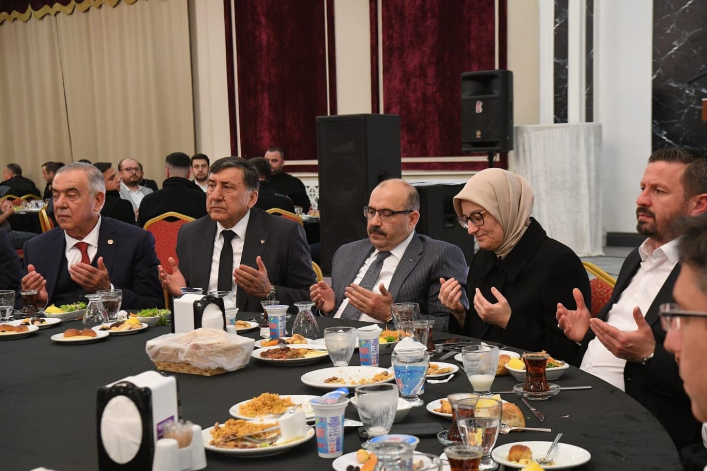 Balıkesir Ticaret Borsası’nın geleneksel iftar yemeği programı Balıkesir’i bir araya