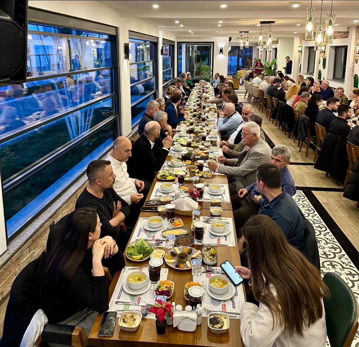 Ramazan ayının sonuna yaklaşırken, Erdek'te iftar programı düzenlendi.