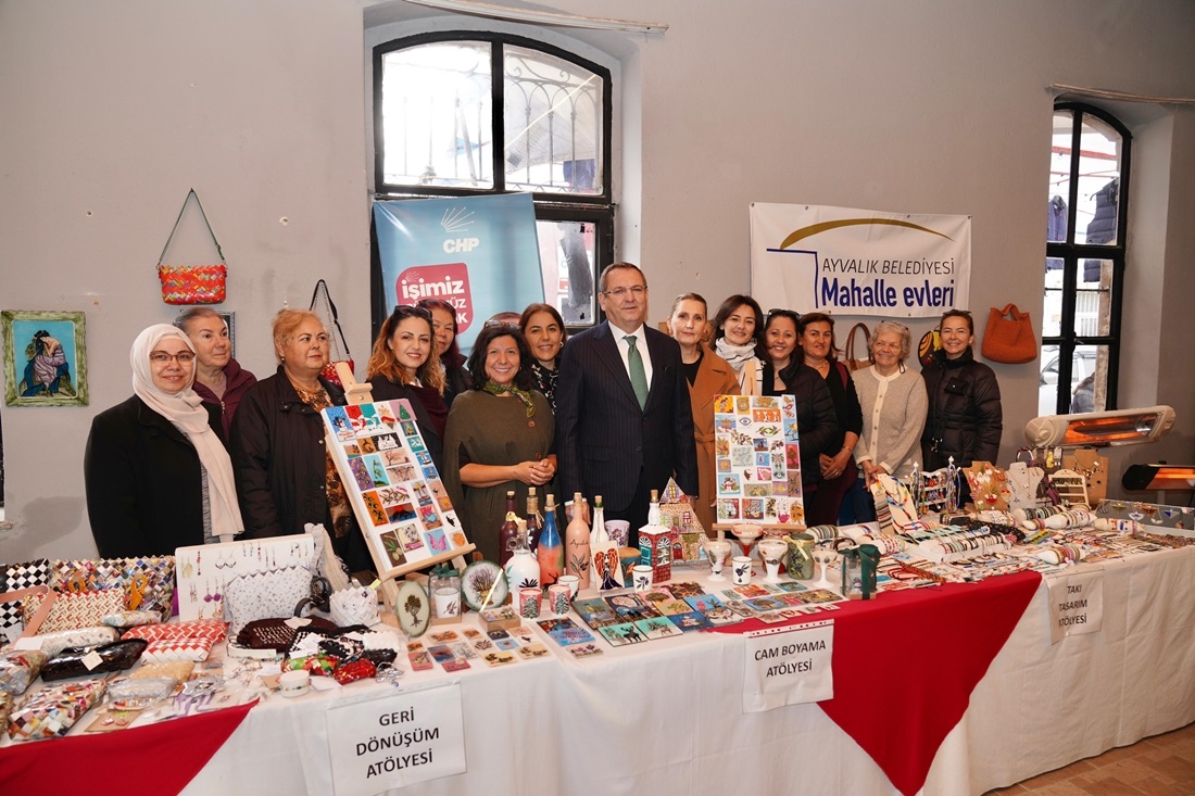 Mahalleevleri çatısı altında kadınların ürettiği birbirinden renkli el emeği göz