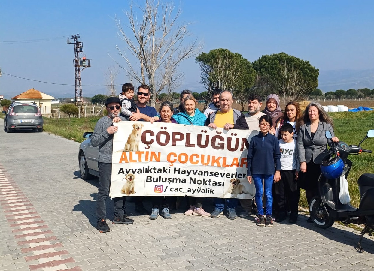 Ayvalık’ta; Çöplüğün Altın Çocukları ismini taşıyan gönüllüler topluğu tarafından anlamlı