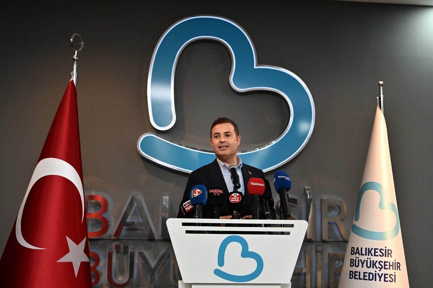 “Yoksulluğu yönetmeyeceğiz. Yoksulluğu bitireceğiz” diyen ve göreve geldiği günden bu