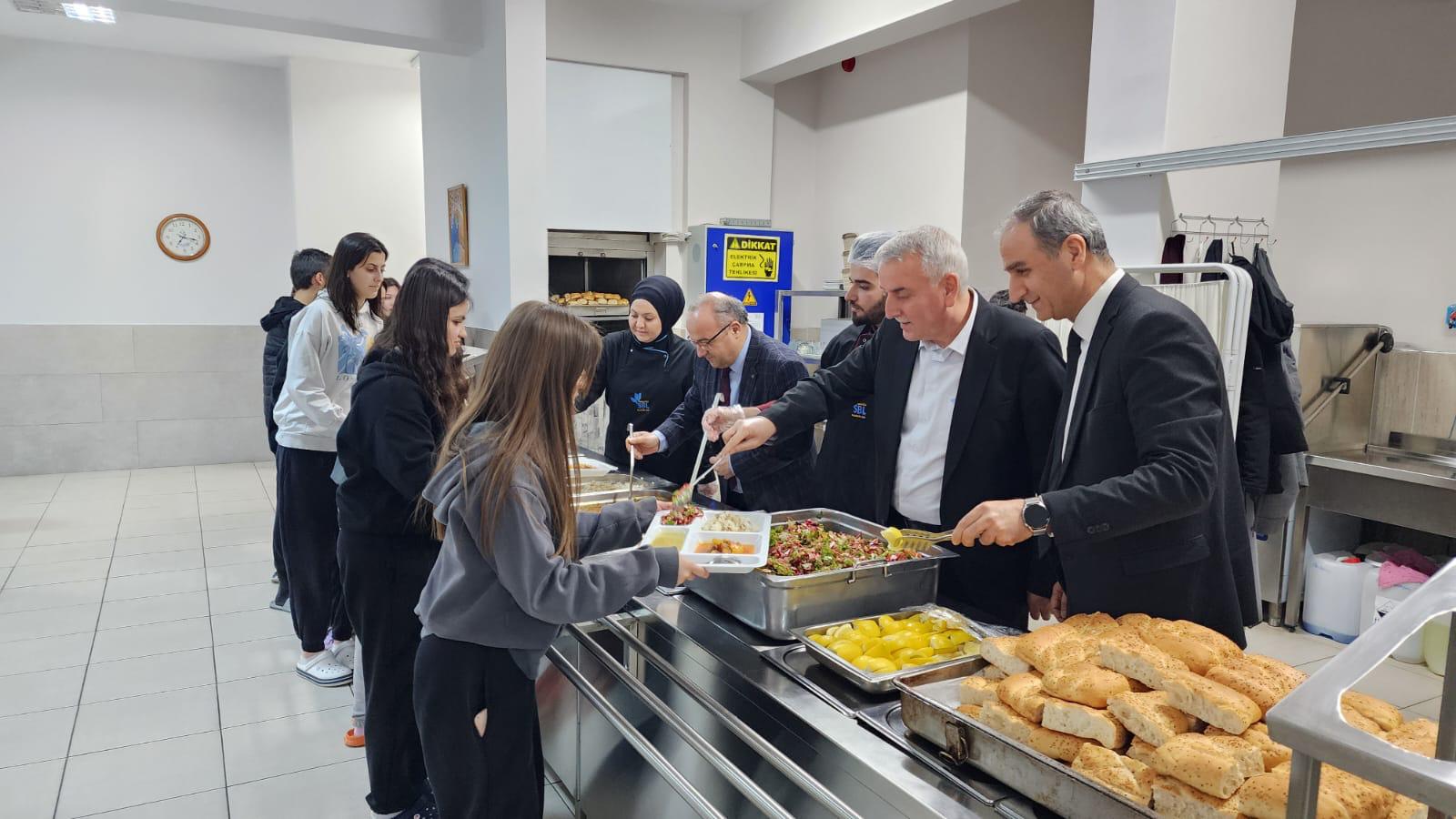 Milli Eğitim Bakanlığı tarafından düzenlenen “İftarda Konuşalım” Ramazan Söyleşileri Programının