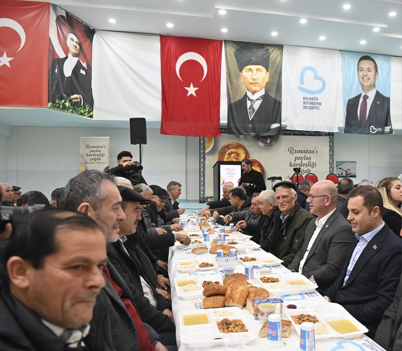 Yardımlaşma ve dayanışmanın ayı Ramazan’ın manevi huzurunu tüm Balıkesir’de hissettiren