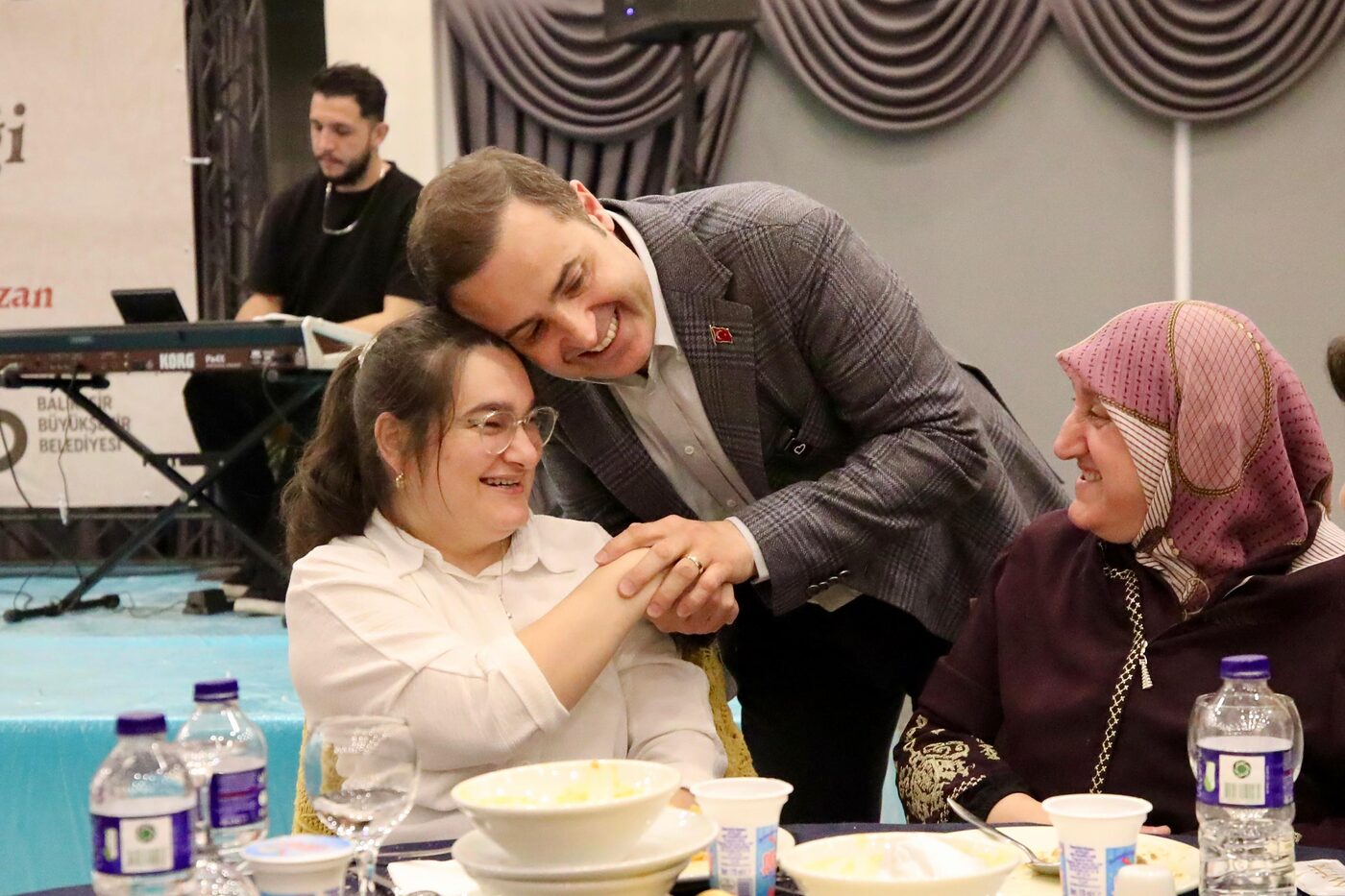 Balıkesir’de özel gereksinimli bireyler ve aileleriyle iftar programında bir araya