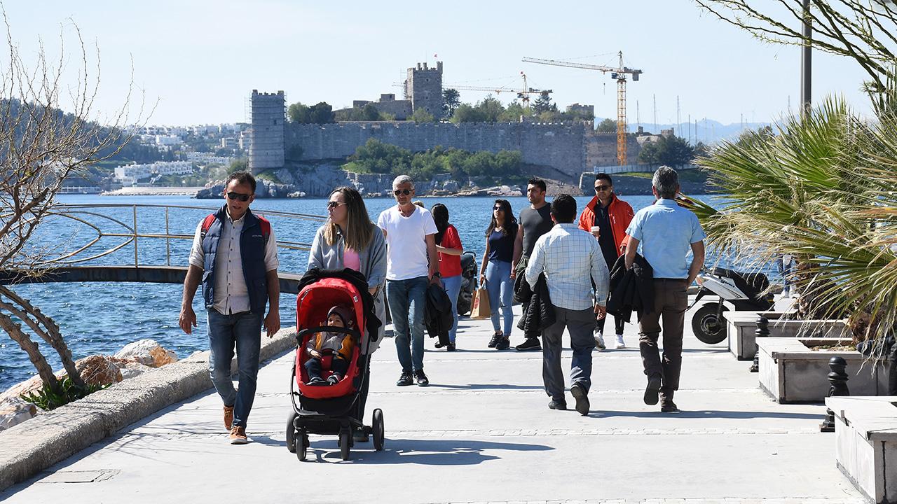 Hafta sonu yurt genelinde yağış beklenmezken, hava sıcaklıkları mevsim normallerinin