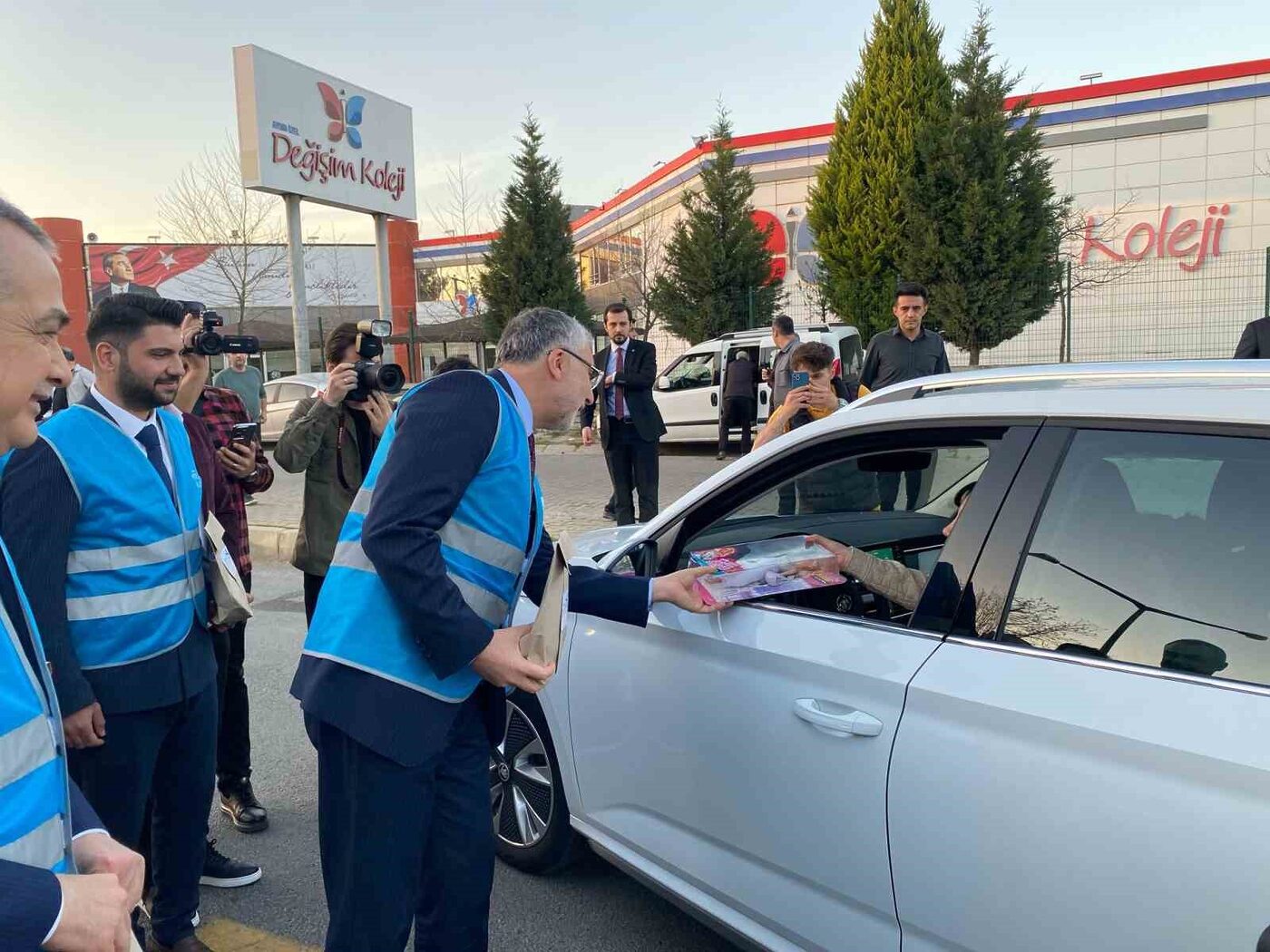 Aydınlı iş insanları ile gerçekleştirdiği toplantı sonrasında trafik kontrol noktasına