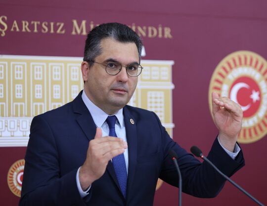 Balıkesir Bağımsız Milletvekili Burak Dalgın, kamu hizmetlerinde yapay zeka kullanımına