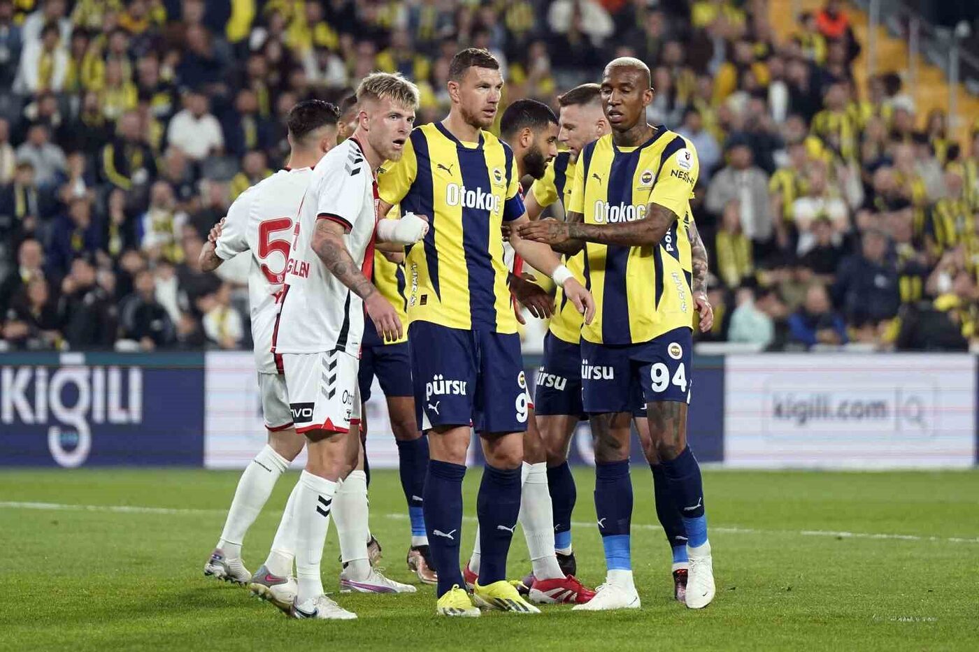 Fenerbahçe’nin Samsunspor ile golsüz berabere kalması sonrası ligde evinde yakaladığı