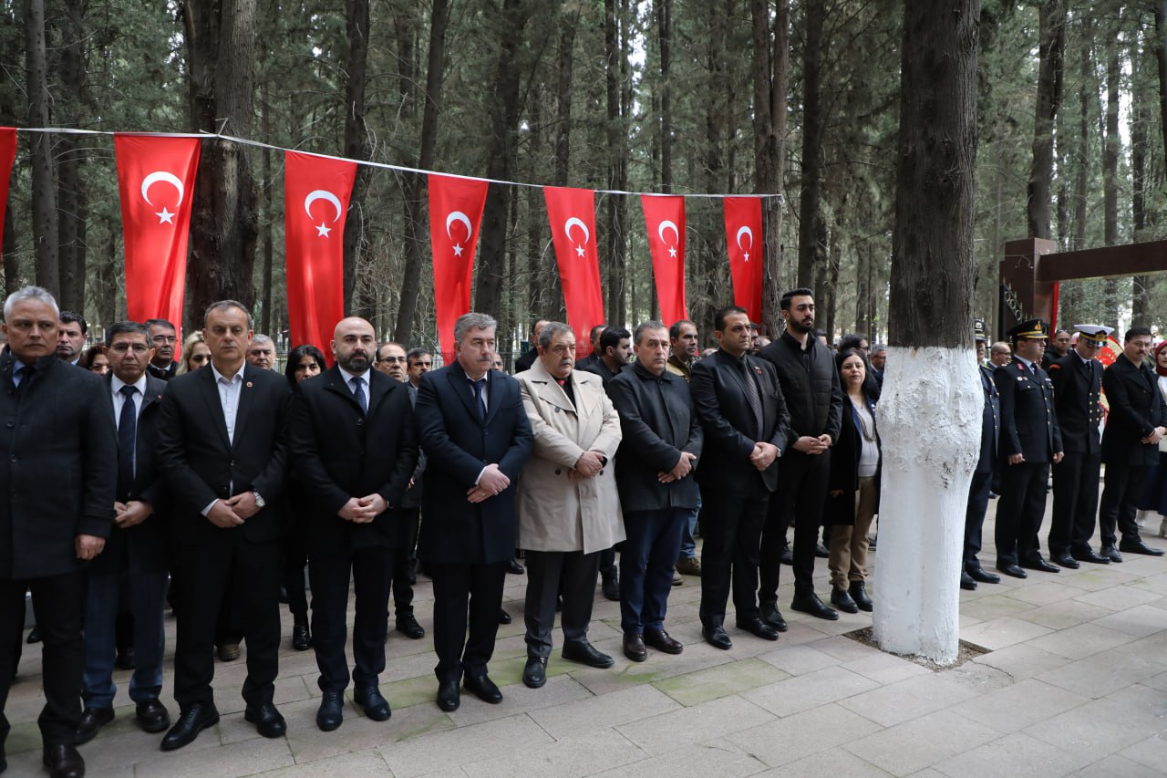 Çanakkale Zaferi’nin 110. yıl dönümü, Edremit’te düzenlenen törenlerle kutlandı. 18