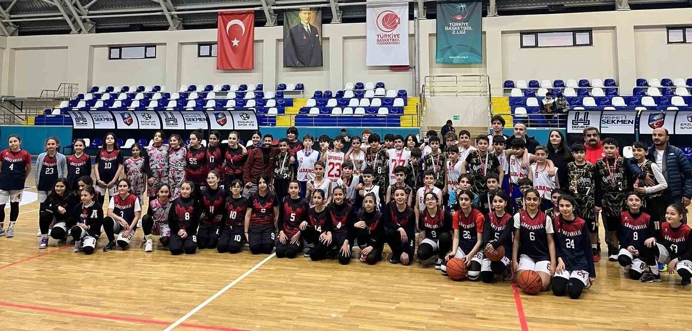 Okul Sporları Küçükler Basketbol İl Şampiyonasında birincilik kürsüsüne kızlarda ve