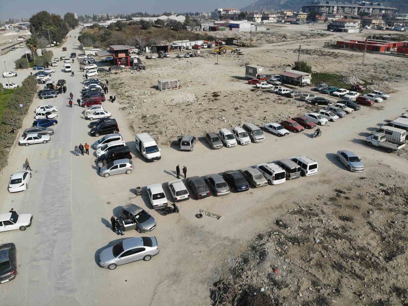 Hatay’da yaşayan ve ülkelerine dönmeyi planlayan Suriyeliler, araçlarını satabilmek için