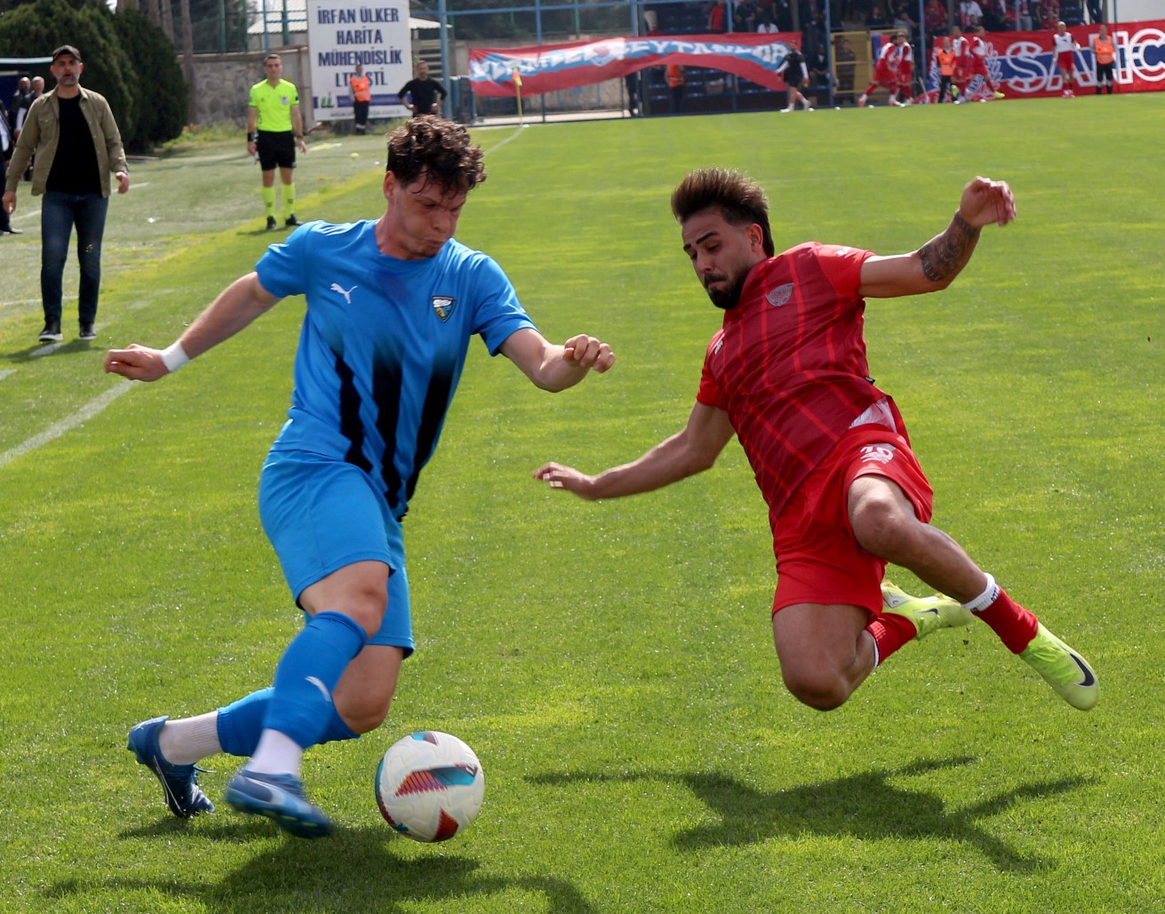 TFF 2. Lig Kırmızı Grup 26. hafta mücadelesinde Karacabey Belediyespor,