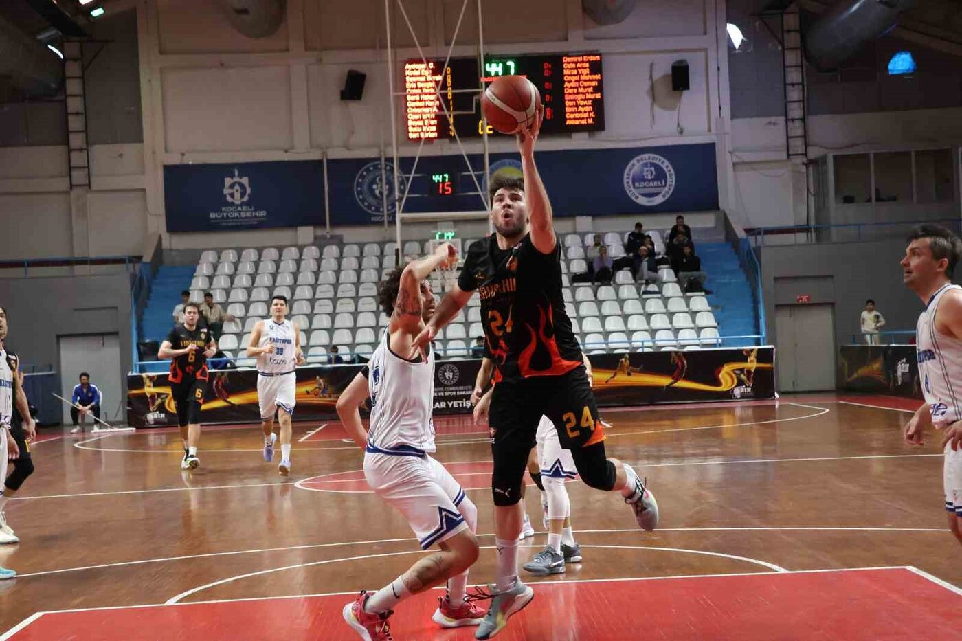 Türkiye Basketbol 2. Ligi Play-Off Eleme Turu 1. maçında Kocaeli