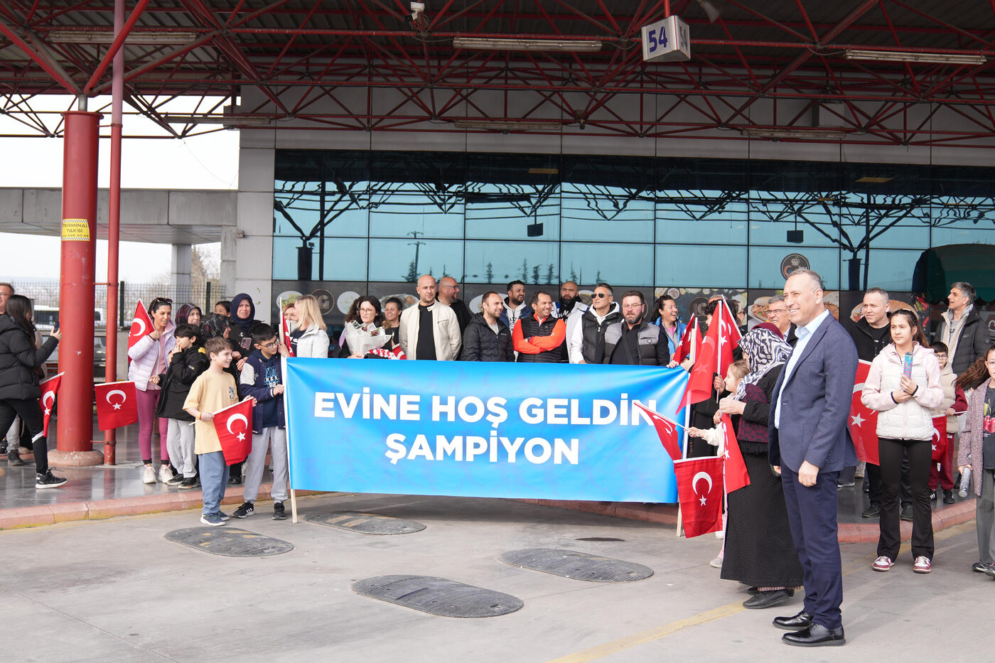 Antalya’da düzenlenen Yıldızlar ve Gençler Avrupa Eskrim Şampiyonası’nda önemli başarılara