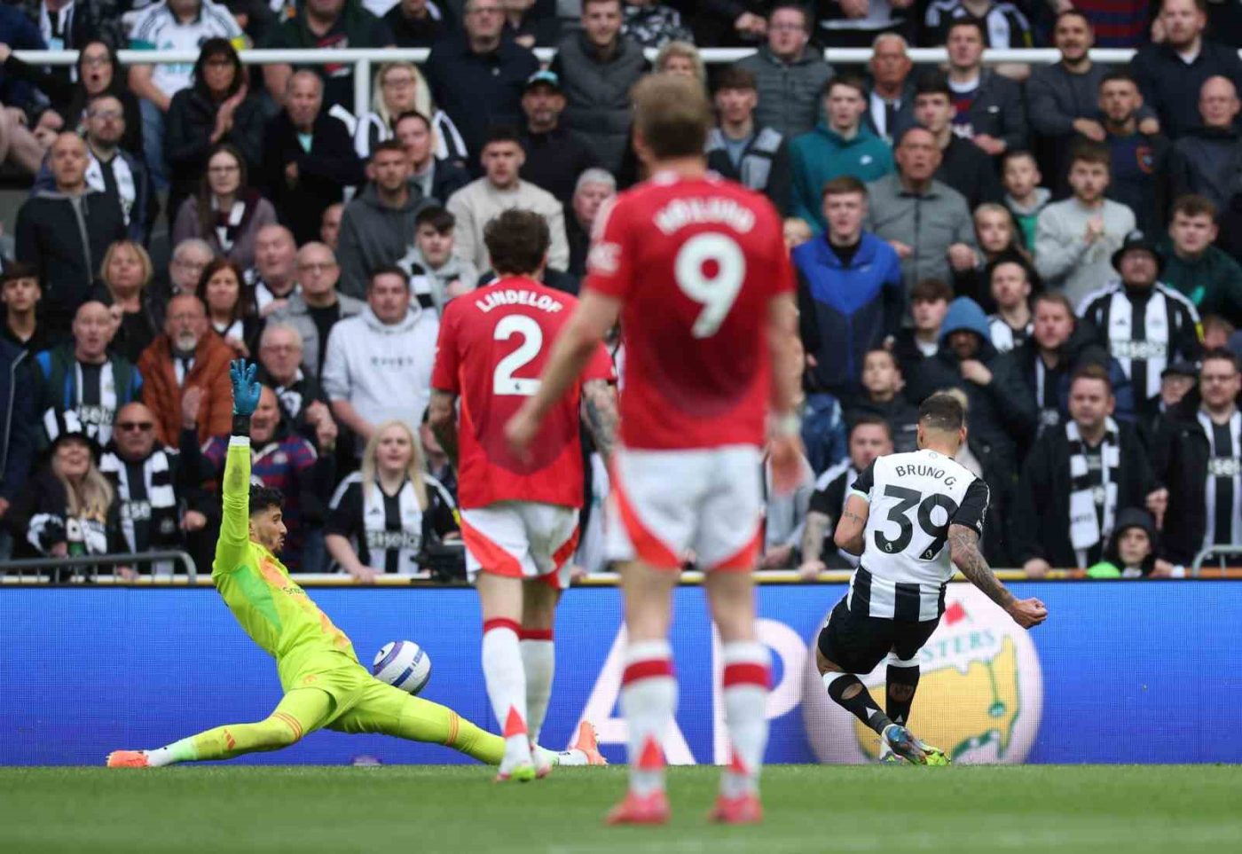 Newcastle United, Premier Lig’in 32. haftasında evinde oynadığı Manchester United’ı