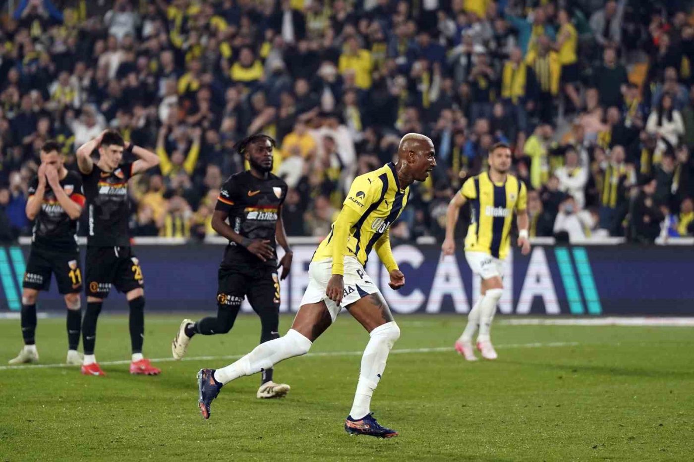 Fenerbahçe’nin Brezilyalı futbolcusu Anderson Talisca, son 4 lig maçında 7