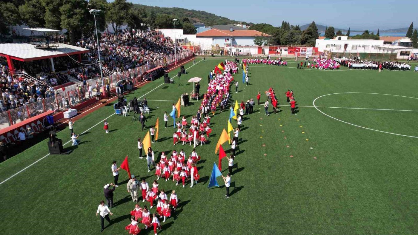 Balıkesir’in Ayvalık ilçesinde, 23 Nisan Ulusal Egemenlik ve Çocuk Bayramı