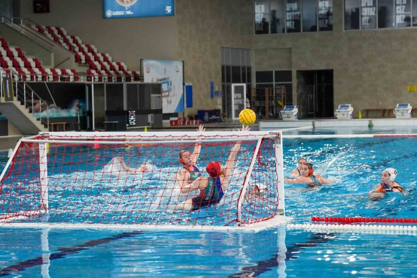 Balıkesir Olimpik Yüzme Havuzu, 18-20 Nisan tarihleri arasında, sutopu branşında