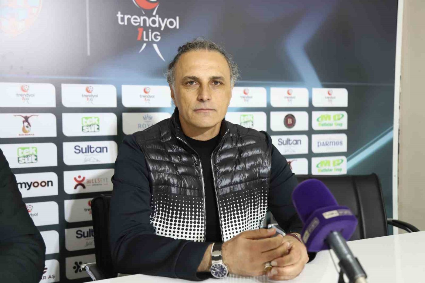 Bandırmaspor Teknik Direktörü Mustafa Gürsel ile Iğdır FK Teknik Sorumlusu