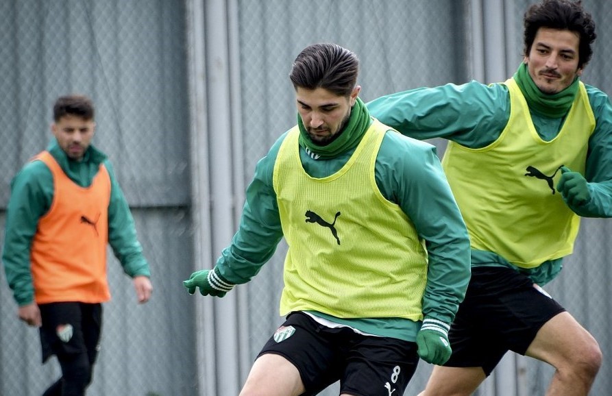 Bursaspor, TFF 3. Lig’in 28. haftasında Artvin Hopaspor ile Balıkesir’de