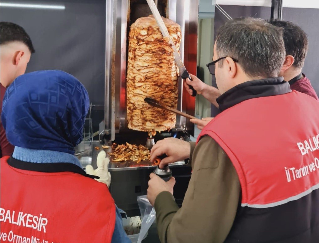 Balıkesir’in Gönen ilçesinde gıda güvenliğini sağlamak amacıyla yapılan rutin denetimler