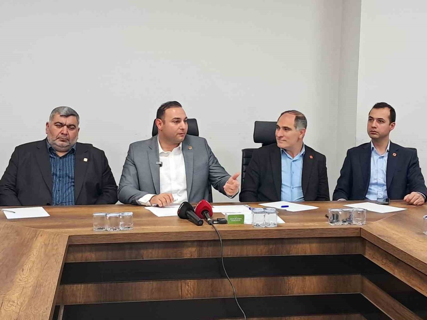 Kilis Belediye Başkanı Hakan Bilecen, düzenlenen basın toplantısında şeffaf belediyecilik