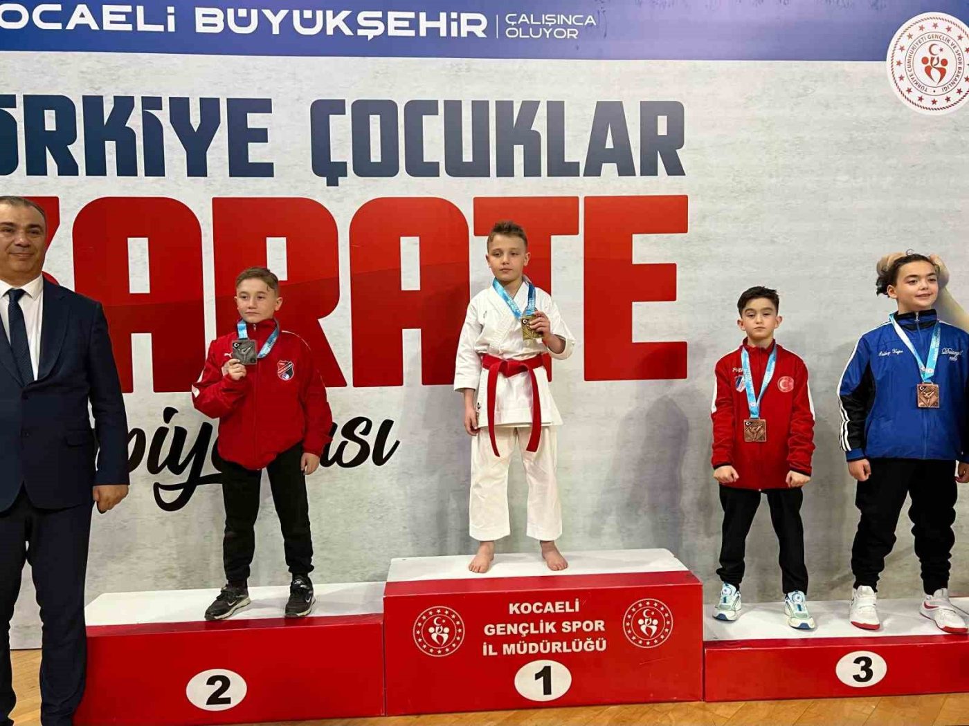 Balıkesir’in Manyas ilçesini temsil eden Manyas Belediyespor Karate Takımı, Kocaeli’de