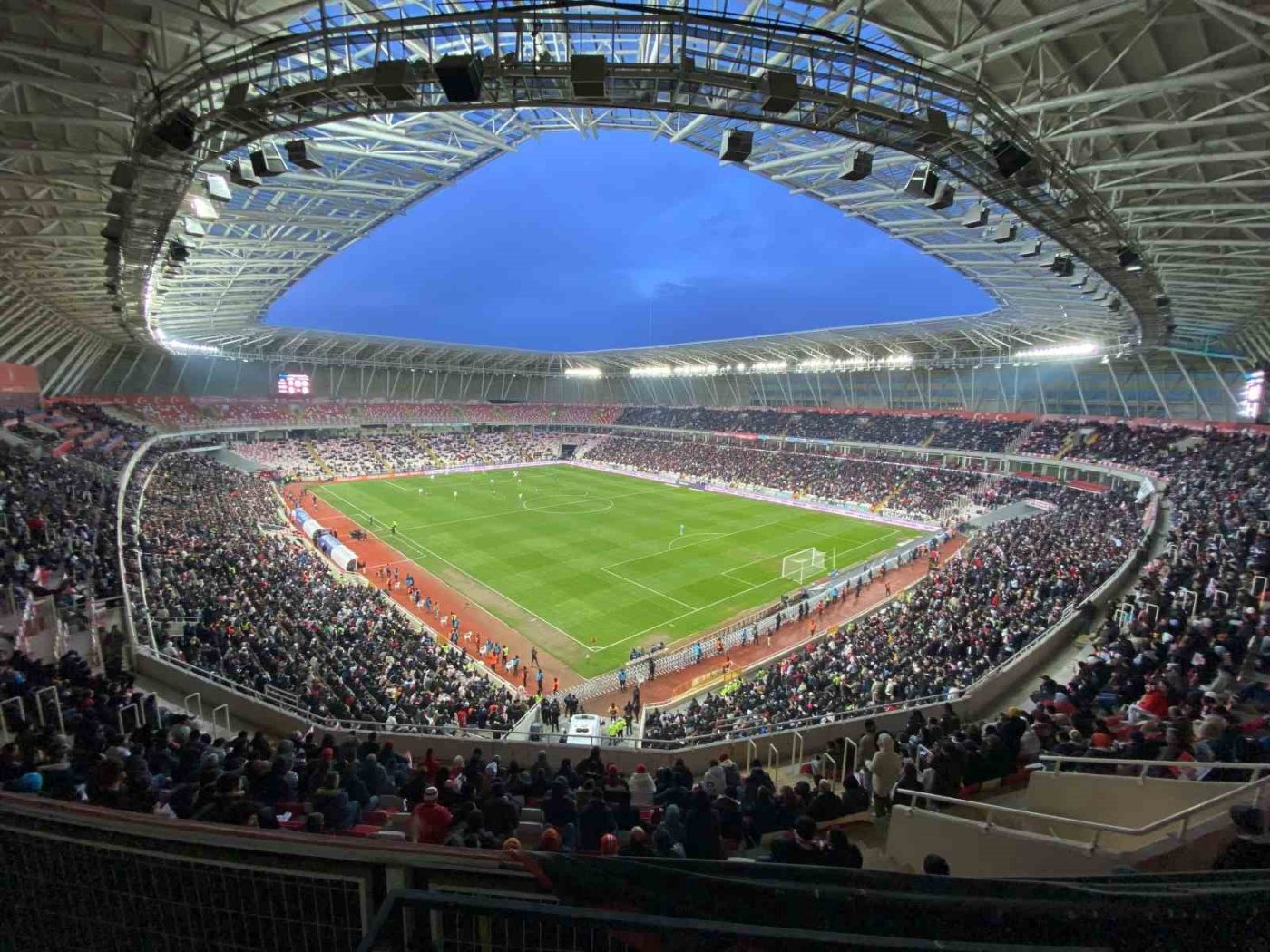 Sivassporlu taraftarlar, Fenerbahçe maçına yoğun ilgi gösterdi. Trendyol Süper Lig’in