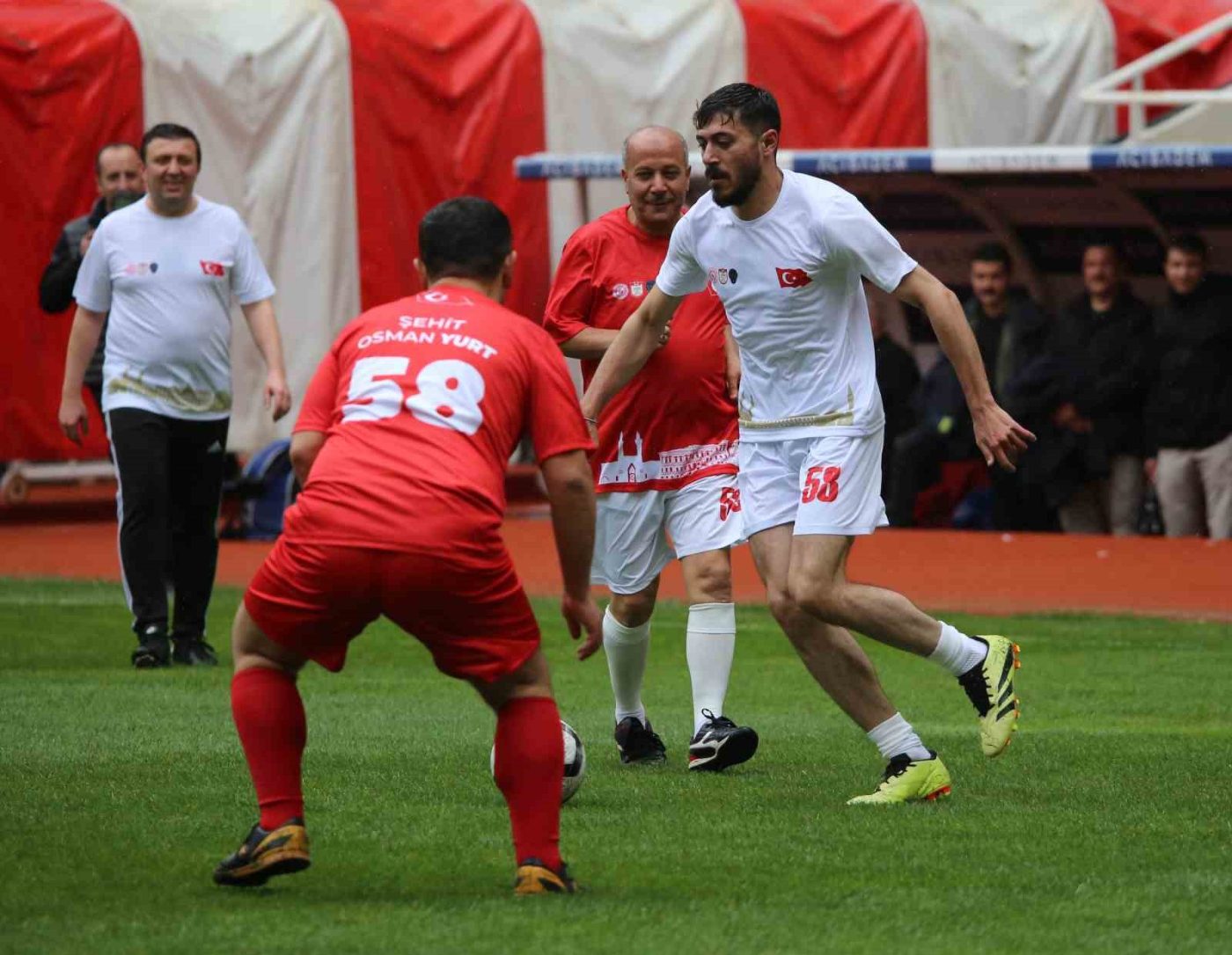 Sivas’ta şehitlerin hatırasına özel futbol maçı organize edildi. Sivas 4